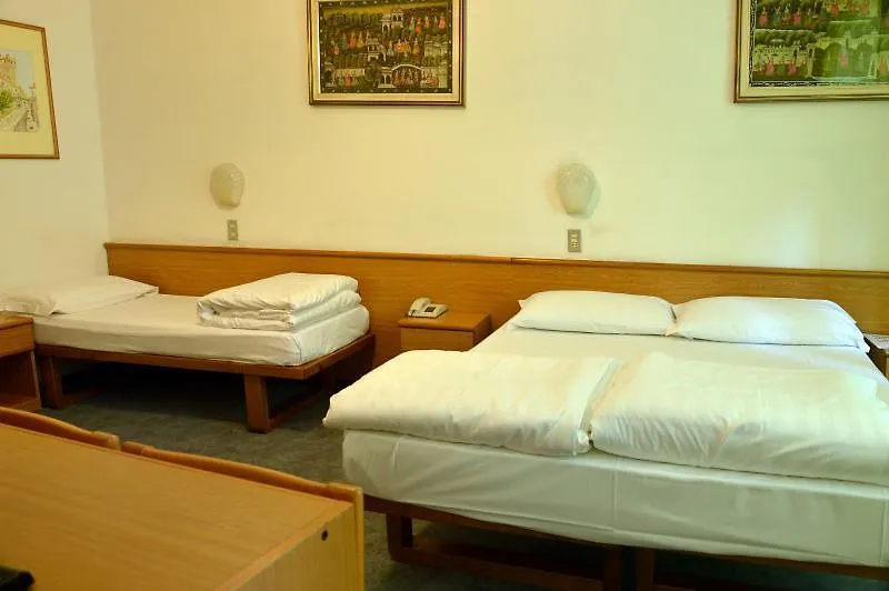 Hotel Modena Old Town Malcesine 2*,