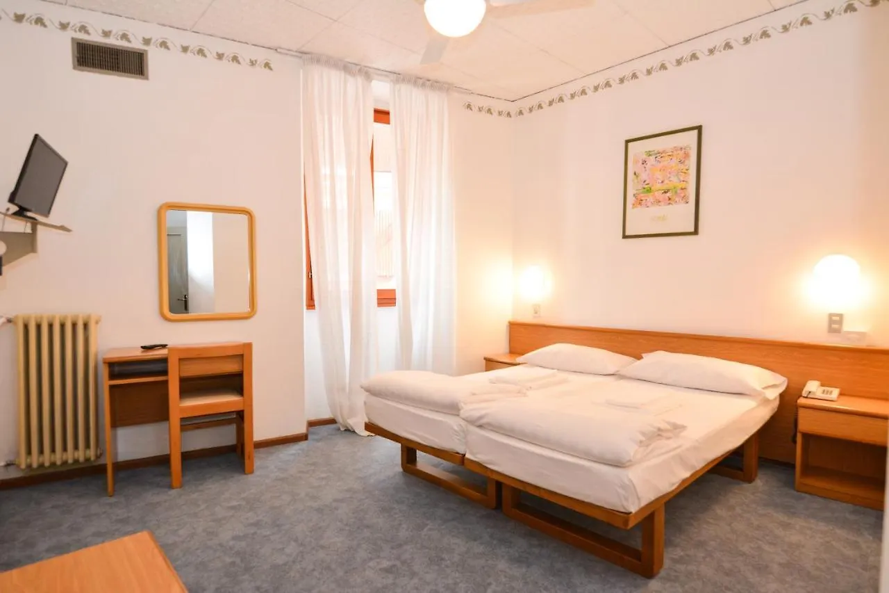 **  Hotel Modena Old Town Malcesine Italy