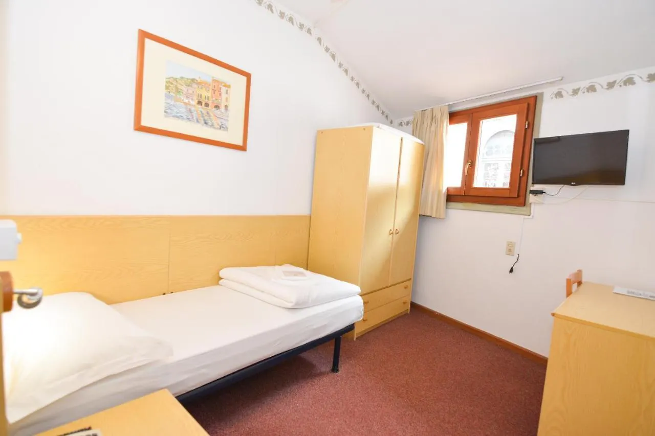 Hotel Modena Old Town Malcesine 2*,