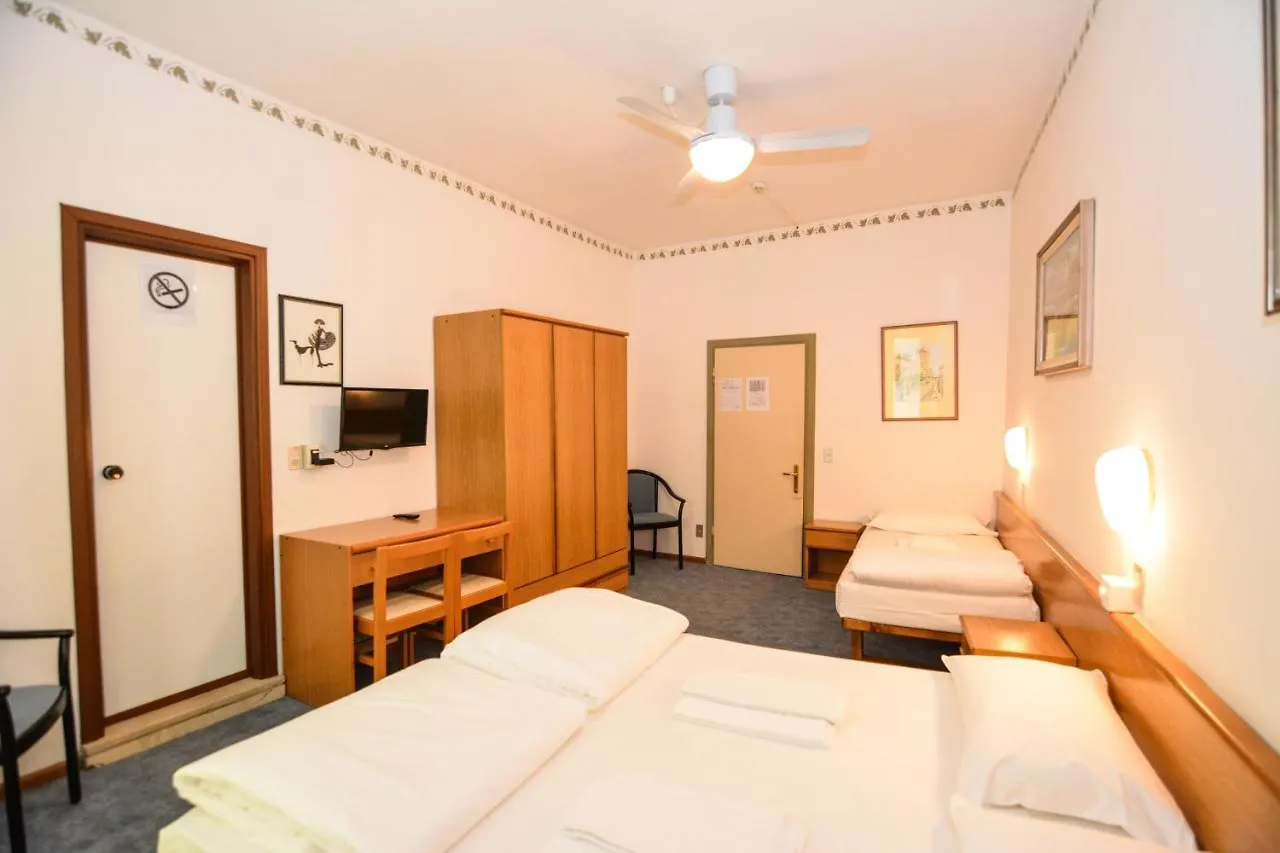 Hotel Modena Old Town Malcesine Italy
