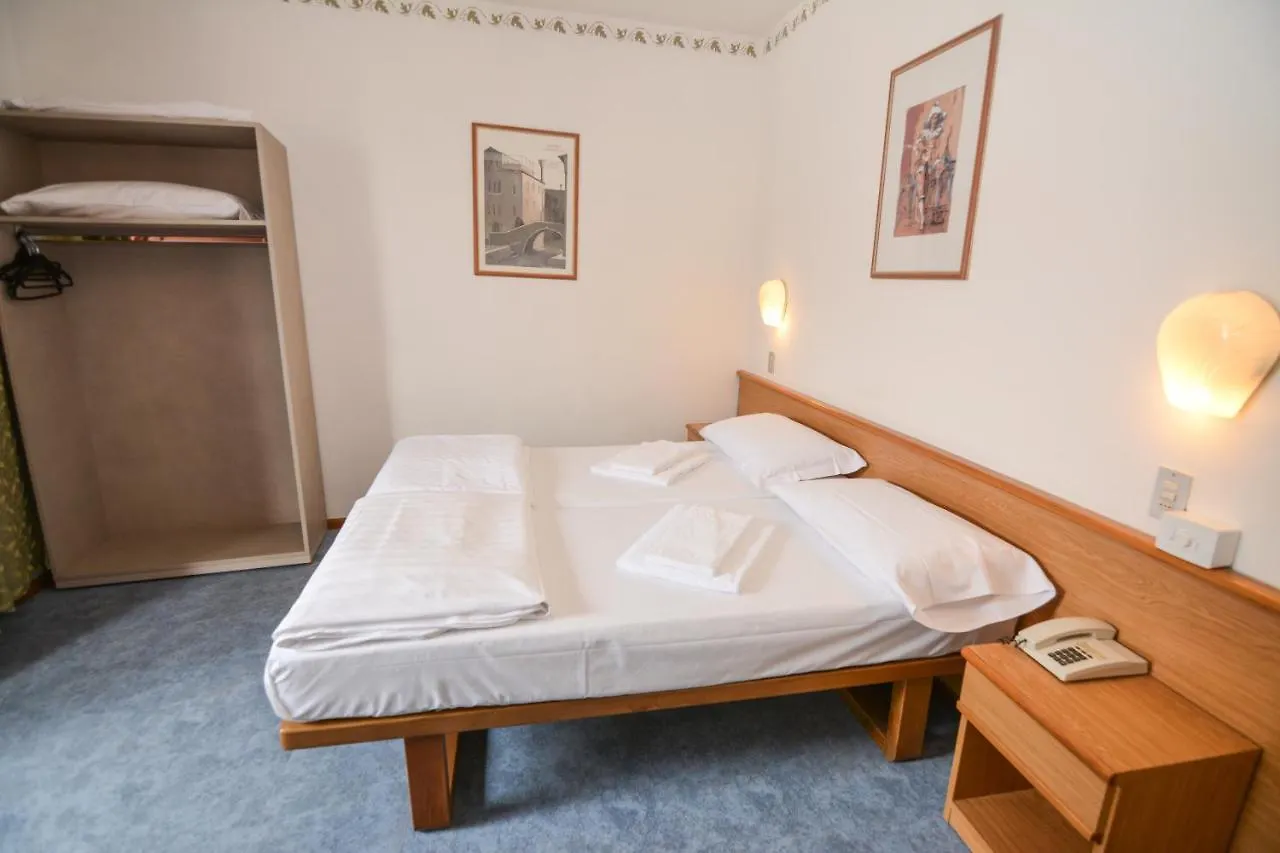Hotel Modena Old Town Malcesine 2*,  Italien