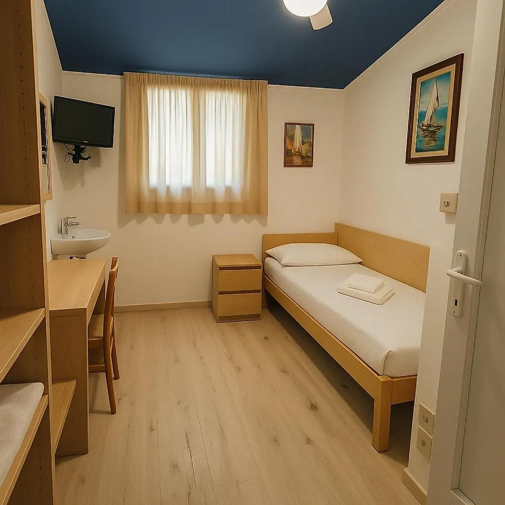 Hotel Modena Old Town Malcesine 2*,  Italy
