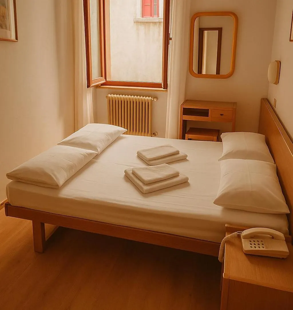 Hotel Modena Old Town Malcesine