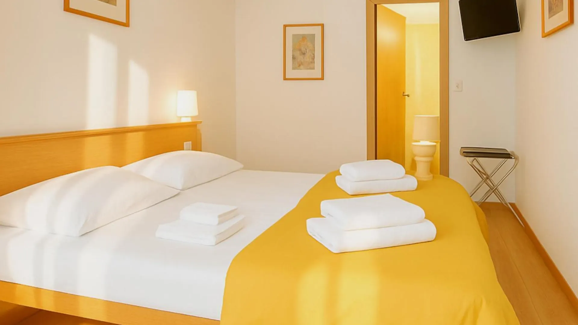 Hotel Modena Old Town Malcesine 2*,  Italy