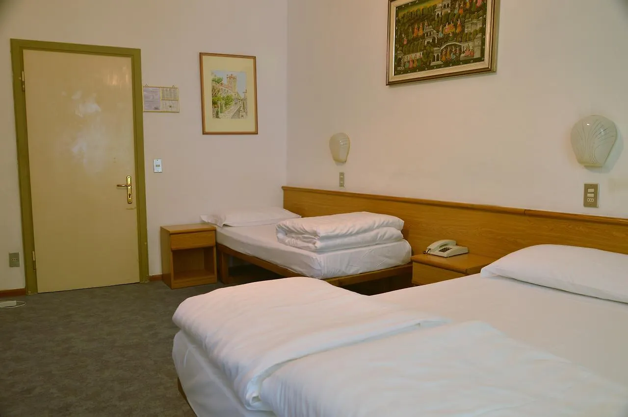 Hotel Modena Old Town Malcesine 2*,