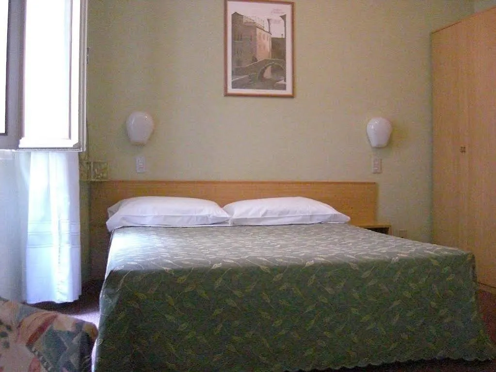 Hotel Modena Old Town Malcesine 2*,